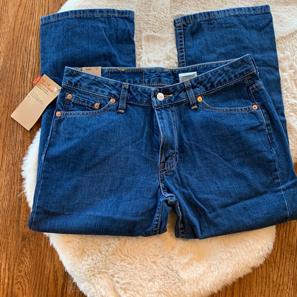 NWT. Levi Capri